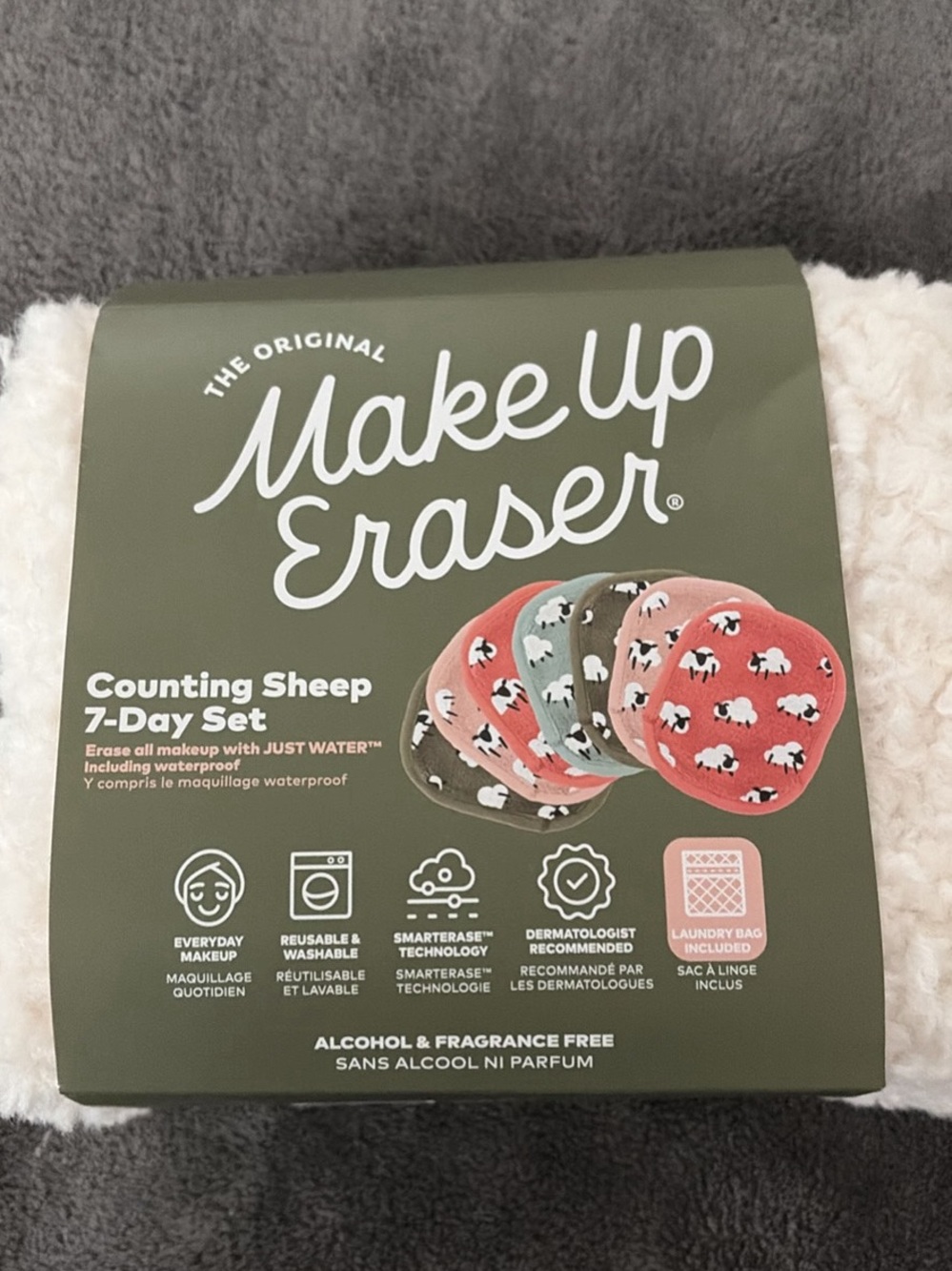 Make up Eraser . Limited edition with makeup bag
